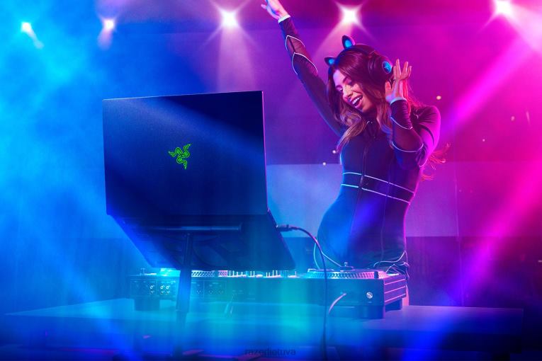 Razer nešiojamas kompiuteris vienos spalvos pritaikykite savo ašmenis 18 ZNZXF9