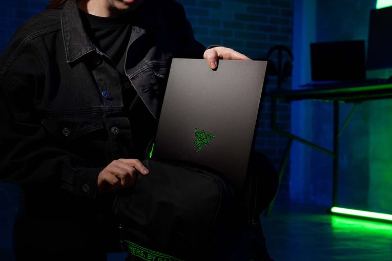 Razer nešiojamas kompiuteris vienos spalvos pritaikykite savo peiliuką 15 ZNZXF10