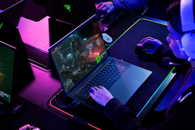 Razer nešiojamas kompiuteris vienos spalvos pritaikykite savo peiliuką 16 ZNZXF7