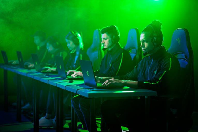 Razer žaidimų garsas juodas blackshark v2 pro ZNZXF85