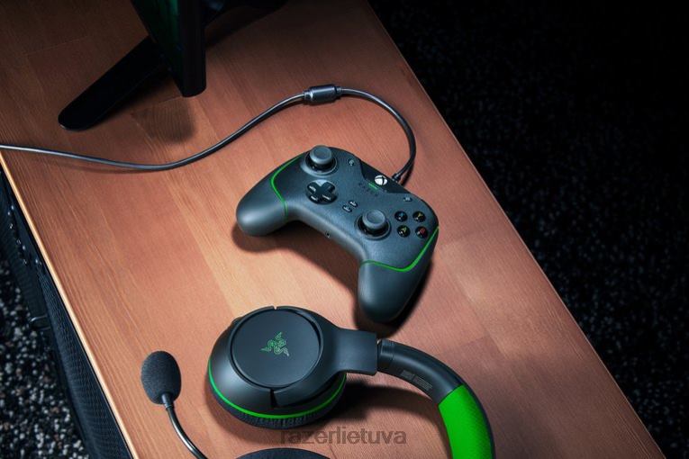 Razer konsolė juodas Wolverine v2 ZNZXF162